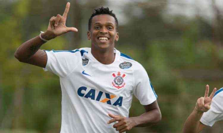 Atacante Jô retorna ao Corinthians e assina contrato até o final de 2023 -  Superesportes