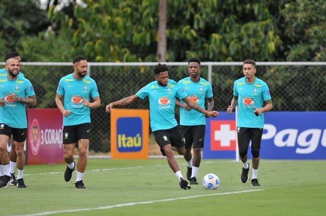 Sele��o Brasileira realizou treinamento na tarde deste s�bado (29/1) na Toca da Raposa II