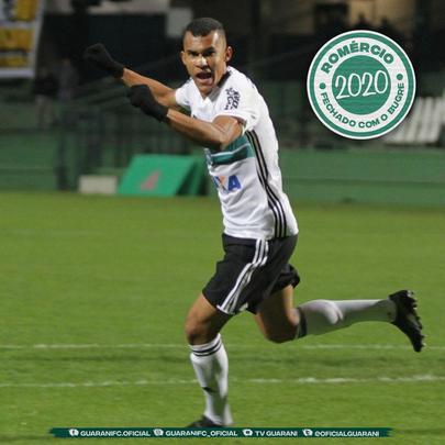 O Guarani anunciou a contratao do zagueiro Romrcio, que estava no Coritiba