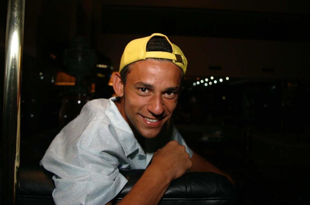 Fred  badalado em Belo Horizonte aps marcar o gol relmpago sobre o Vila Nova, pela Copa So Paulo de Futebol Junior, em 2003