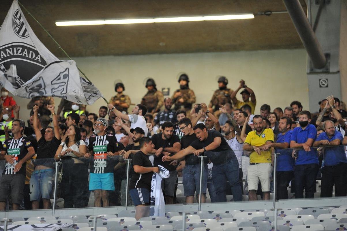 Foto da torcida do Athletic no Mineiro na semifinal do Mineiro diante do Cruzeiro