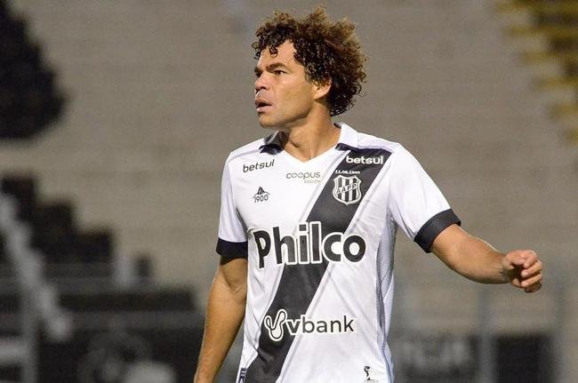 O meia Camilo marcou 7 gols em 30 jogos pela Ponte Preta, que ficou em 7� na S�rie B, com 57 pontos.