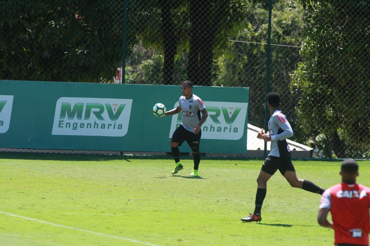 Elenco atleticano treinou, nesta quarta-feira, na Cidade do Galo, visando ao confronto contra o Grmio