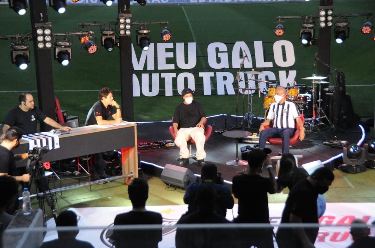 Ronaldinho participou de evento de patrocinador do Atltico no Mineiro e encontrou com jogadores da atualidade, como Rafael e Marquinhos, e dolos do passado, casos de Reinaldo, der Aleixo e Dad Maravilha