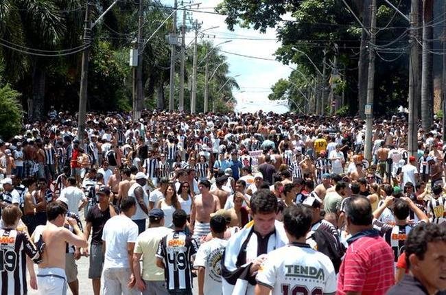 Torcida do Atltico chega ao Mineiro 
