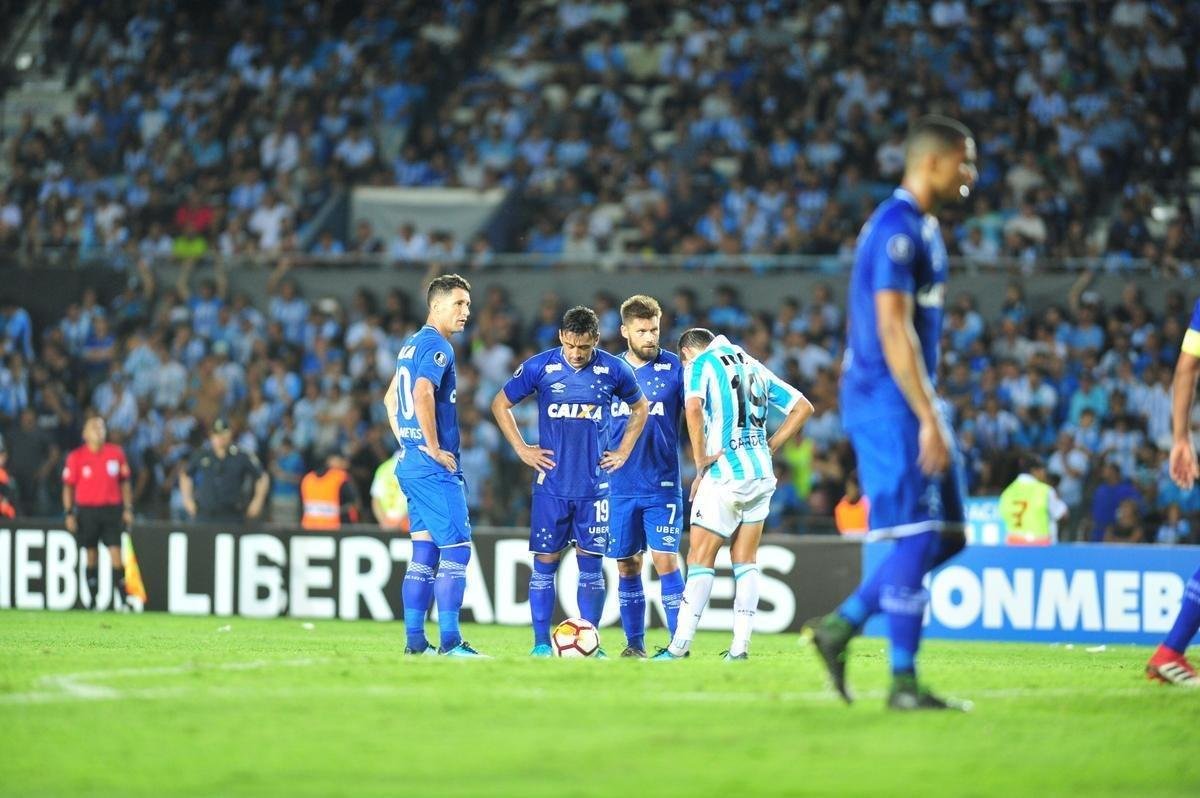 No segundo tempo, Lautaro Martnez marcou o terceiro dele no jogo, Robinho fez de falta para o Cruzeiro e Solari deu nmeros finais ao placar: Racing 4 x 2 Cruzeiro
