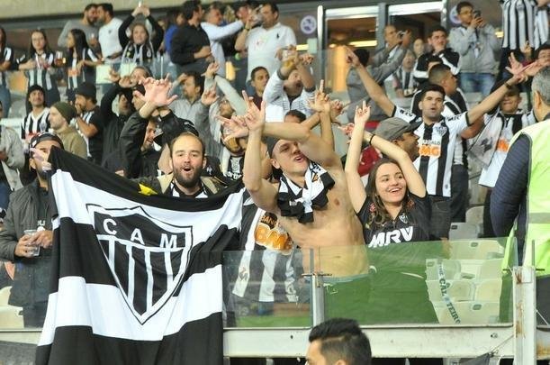 Torcedores do Atltico lotam as arquibancadas do Mineiro para acompanhar a partida vlida pelas quartas de final da Copa do Brasil