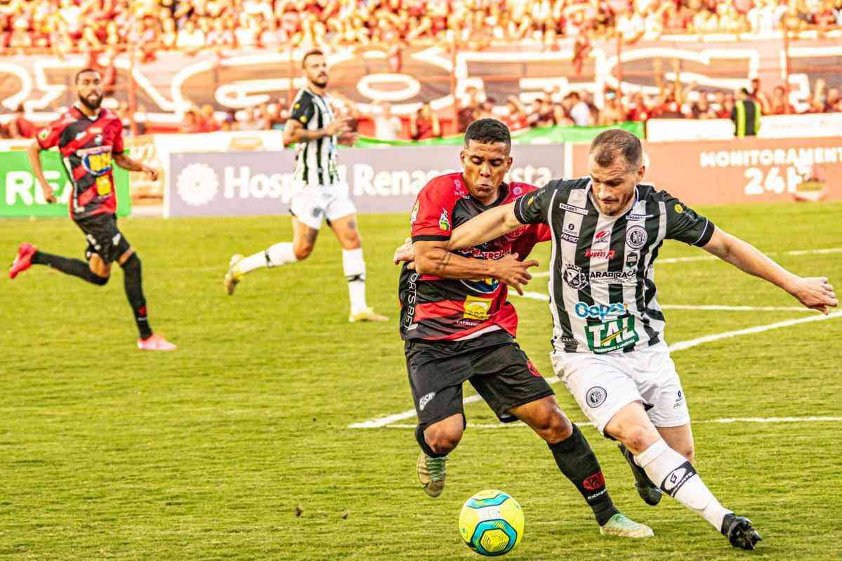 Fotos da vitria do Pouso Alegre por 1 a 0 sobre o ASA-AL, neste domingo (27), no Manduzo. Com o triunfo, o Drago garantiu a vaga na Srie C do Brasileiro