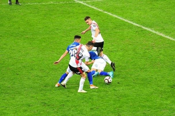 Primeiro tempo teve River superior nos primeiros 30 minutos; Cruzeiro equilibrou as aes na reta final