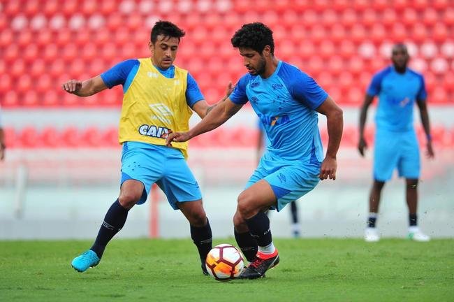 Fotos do treino do Cruzeiro no estdio Libertadores de Amrica, casa do Independiente, em Avellaneda. Time celeste fechou preparao para o jogo contra o Racing, s 21h30 desta tera-feira, no El Cilindro, pela primeira rodada do Grupo 5 da Copa Libertadores (Ramon Lisboa/EM D.A Press)