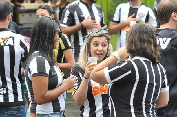 Imagens da torcida do Atltico no clssico contra o Cruzeiro, no Independncia, pelo Campeonato Brasileiro