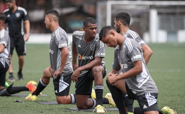 Técnico Eduardo Oliveira comanda a delegação do Atlético na Copa São Paulo de Futebol Júnior