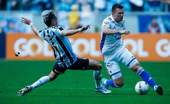 Eduardo Brock comemorou empate do Cruzeiro com o Grmio no Sul