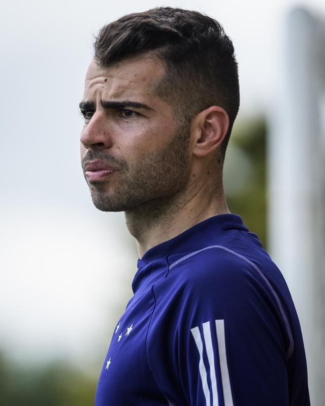 Fotos do primeiro treino do tcnico portugus Pepa no Cruzeiro