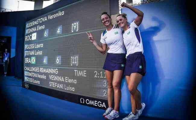 Luisa Stefani e Laura Pigossi celebram medalha olmpica 