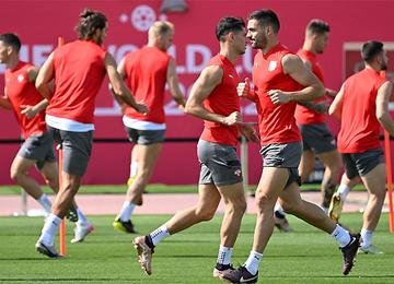 Africanos e europeus se enfrentam a partir das 7h (de Brasília), nesta segunda-feira. Times vêm de derrota e precisam se reabilitar