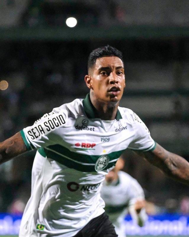 4 Alef Manga (Coritiba) - quatro gols para colocar a equipe em vantagem no placar