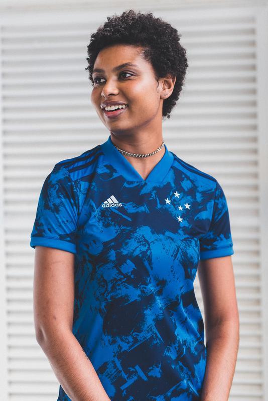 Fotos da nova camisa 3 do Cruzeiro, produzida pela Adidas
