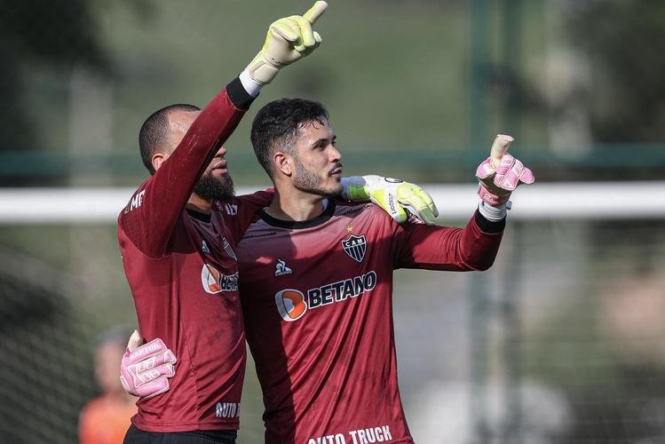Com Guilherme Arana de volta, Cuca comanda atividade na Cidade do Galo