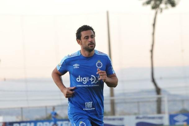 Cruzeiro iniciou sua intertemporada nesta segunda-feira na Toca da Raposa II. Tcnico Mano Menezes contou com elenco completo. Grupo agora comea preparao para decises com Atltico na Copa do Brasil, River Plate na Copa Libertadores e 29 rodadas restantes do Campeonato Brasileiro