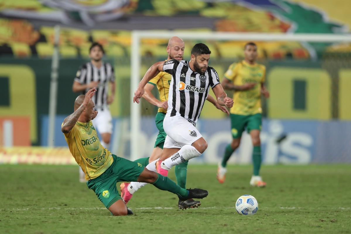 Cuiab e Atltico se enfrentaram pela nona rodada da Srie A do Campeonato Brasileiro