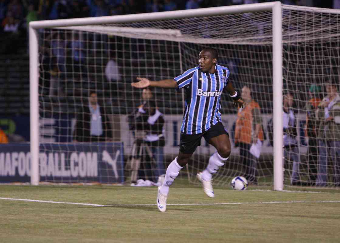 2008 - Grêmio era o líder, com 48 pontos, cinco a mais que o Palmeiras. Time gaúcho foi o vice-campeão, com 72 pontos, três a menos que o São Paulo (que fechou a 23ª rodada em 5°, com 38 pontos).