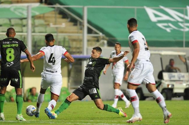 Fotos do jogo entre Amrica e Atltico-GO, no Independncia, em BH, pela 33 rodada do Campeonato Brasileiro de 2021