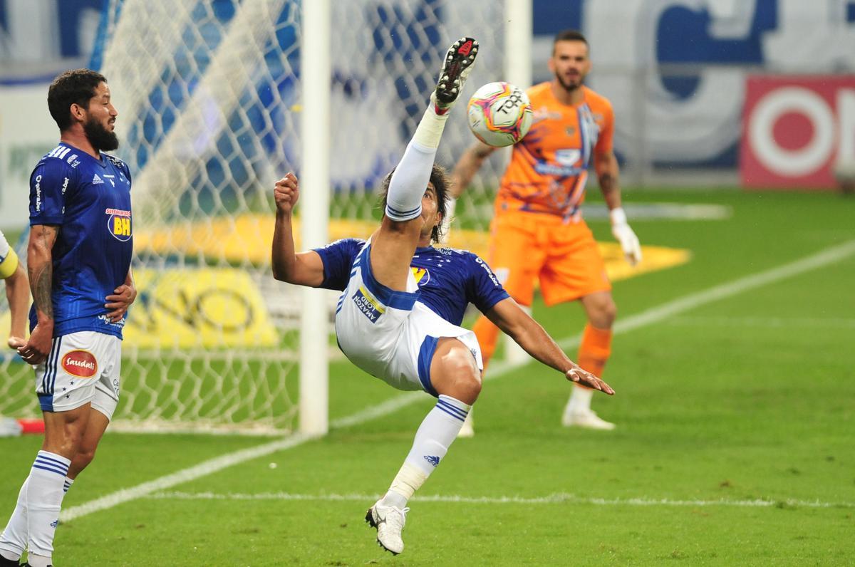 Fotos do jogo entre Cruzeiro e Ava, no Mineiro, pela 11 rodada da Srie B do Brasileiro