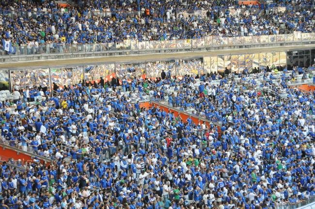 Fotos da torcida do Cruzeiro, no Mineiro, na partida contra a Ponte Preta pela 13 rodada da Srie B do Campeonato Brasileiro. Mineiro recebeu grande pblico mais uma vez
