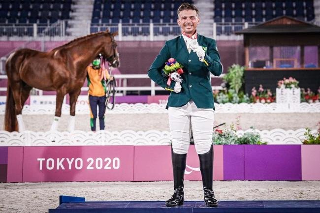 Rodolpho Riskalla conquistou a prata na prova de adestramento classe IV no hipismo 