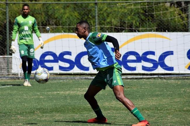 O Amrica segue com treinos preparatrios para a disputa do Campeonato Mineiro 2021. Comandados pelo auxiliar tcnico Mrcio Hahn, jogadores da base americana - e tambm os que tiveram menos oportunidades na temporada 2020 - realizam atividades voltadas ao Estadual.