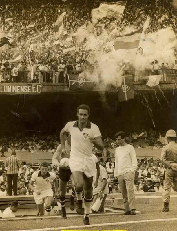 11/02/1965 - Procpio em campo pelo Fluminense