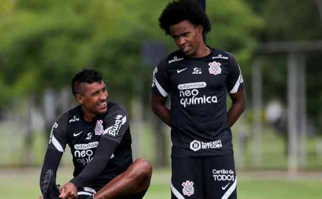 Corinthians conta com jogadores 'caros'', como Paulinho e Willian