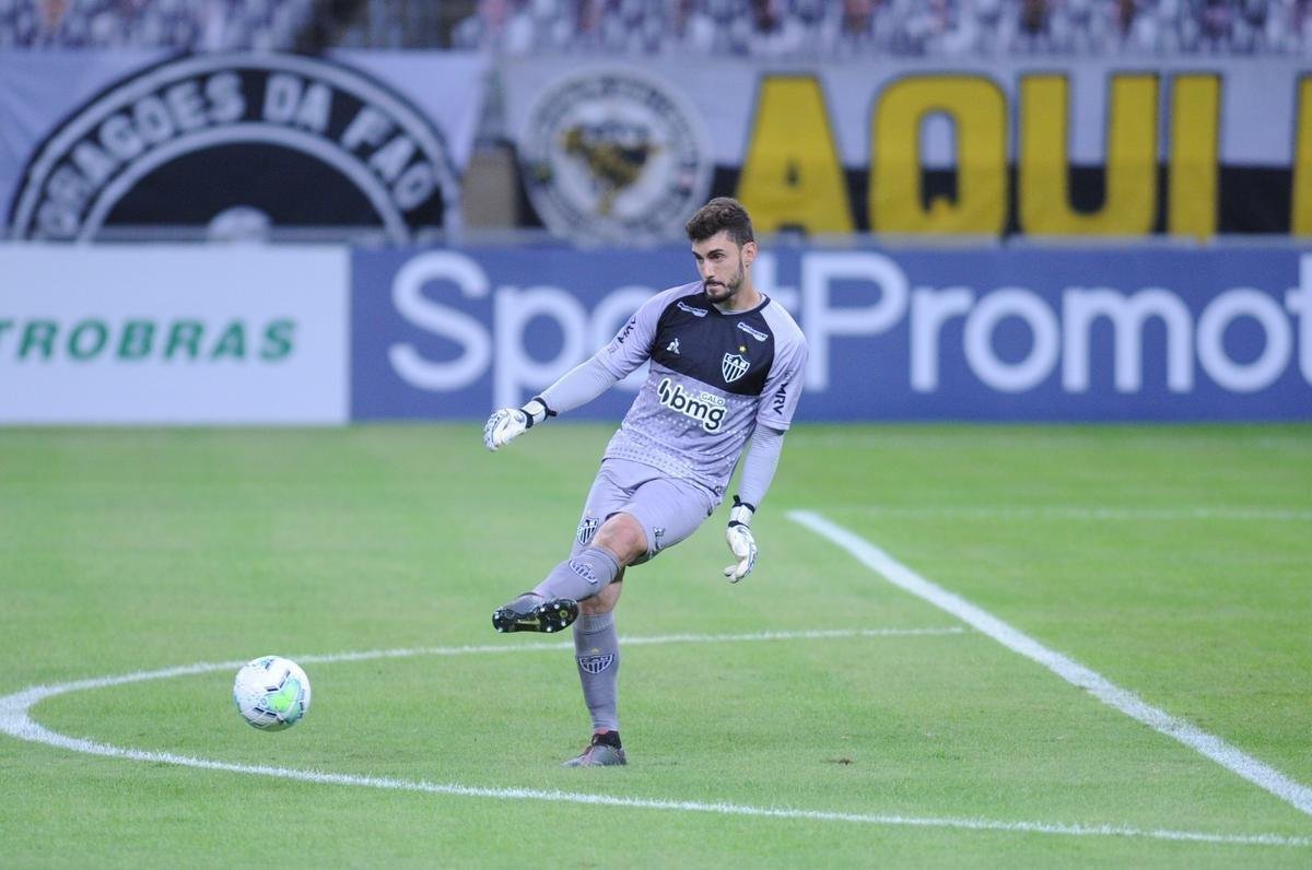 Araos marcou o segundo gol do Corinthians no Mineiro (Alexandre Guzanshe / EM DA PRESS)