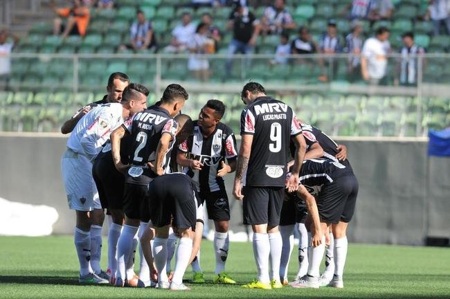 Lances do primeiro tempo do jogo entre Atl�tico e Flamengo no Independ�ncia