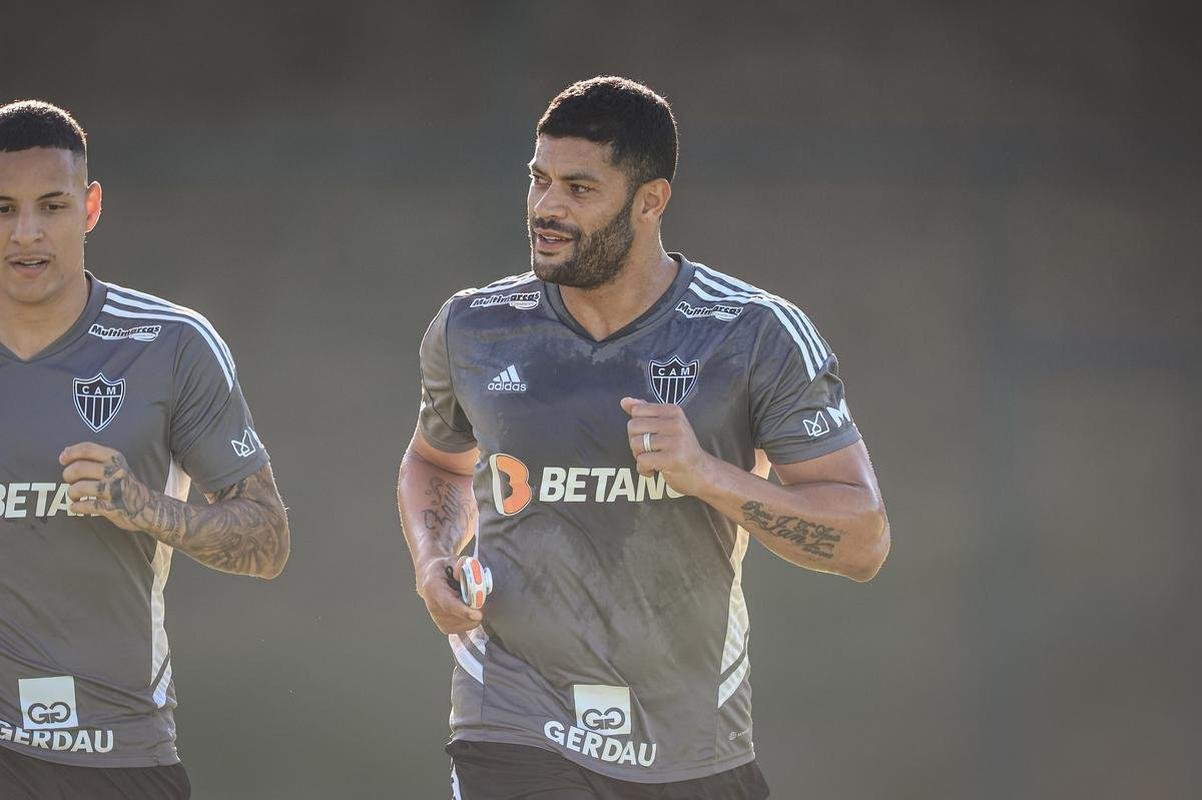 Nesta tera-feira (26), Cuca foi apresentado como treinador do Atltico - pela terceira vez na carreira. Primeiro, foi saudado pelo diretor de futebol Rodrigo Caetano e concedeu entrevista coletiva na sala de imprensa da Cidade do Galo. Depois, comandou o primeiro treino com o elenco no CT, j pensando no confronto contra o Internacional, pelo Campeonato Brasileiro.