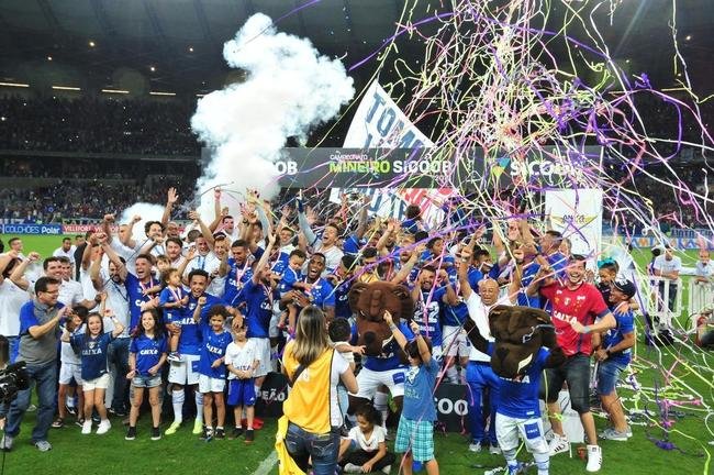 Festa do Cruzeiro com a conquista do Campeonato Mineiro sobre o Atltico