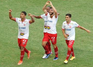 Coelho poupa titulares para decisão na Libertadores, perde por 1 a 0 e se complica na reta final da fase classificatória 