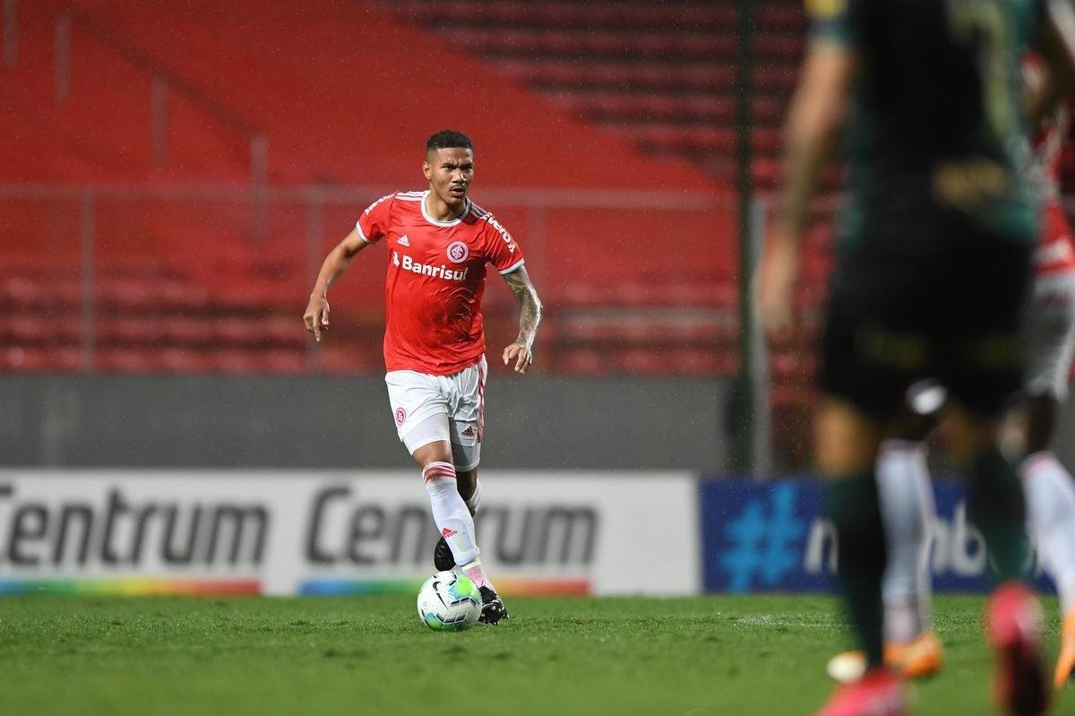 Fotos do jogo entre Amrica e Internacional, no Independncia, em Belo Horizonte, pelas quartas de final da Copa do Brasil