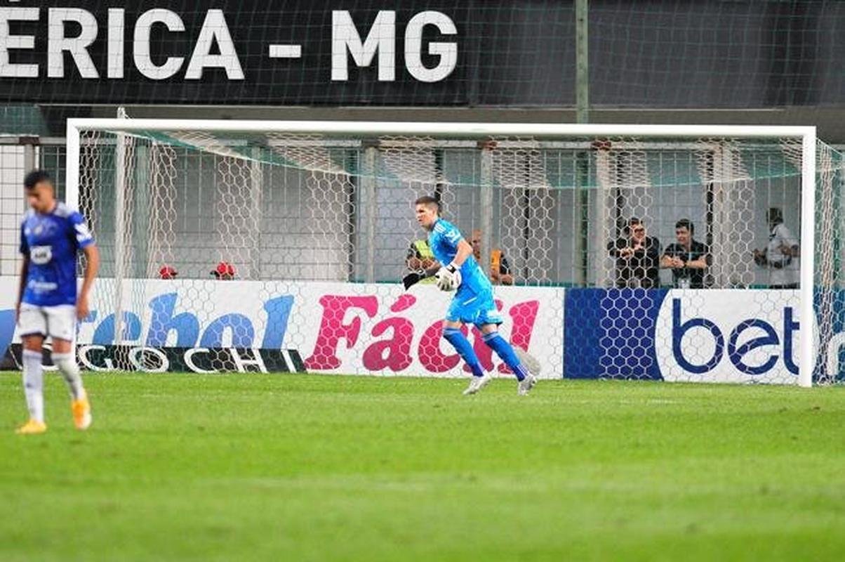 O Cruzeiro goleou o Nutico por 4 a 0 no Independncia, em Belo Horizonte, na 26 rodada da Srie B