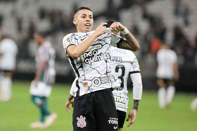 Gabriel Pereira balanou as redes no segundo tempo e garantiu vitria do Corinthians
