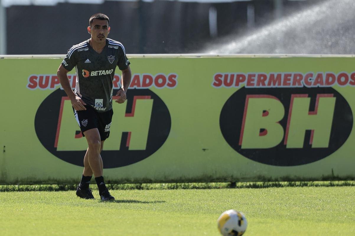 Nesta quinta-feira (28), o Atltico realizou o terceiro treino na Cidade do Galo aps o retorno de Cuca. Durante a atividade, o treinador conversou com o presidente do clube, Srgio Coelho.