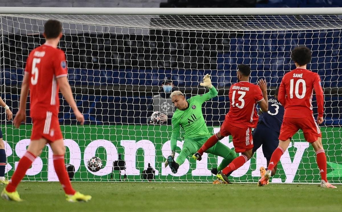 Fotos do duelo entre PSG e Bayern de Munique, em Paris, pela volta das quartas de final da Liga dos Campees da Europa.