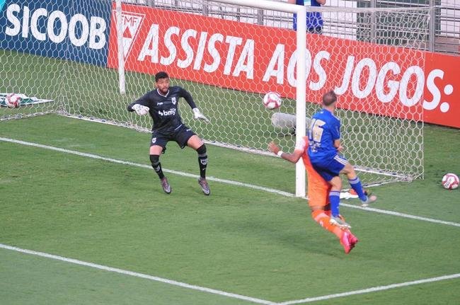 Fotos de Coimbra x Cruzeiro, no Independncia, pela 8 rodada do Mineiro. William Pottker e Felipe Augusto fizeram os gols da vitria celeste por 2 a 0.