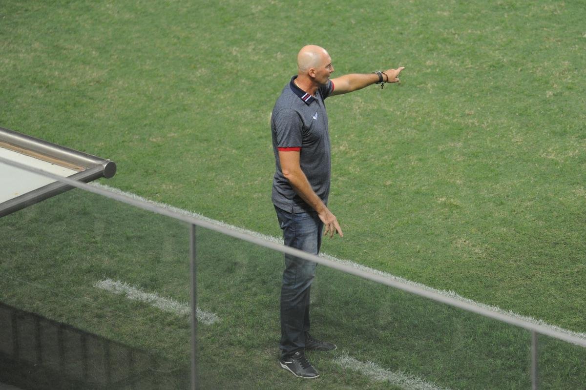 América x Paraná: veja fotos do jogo no Independência