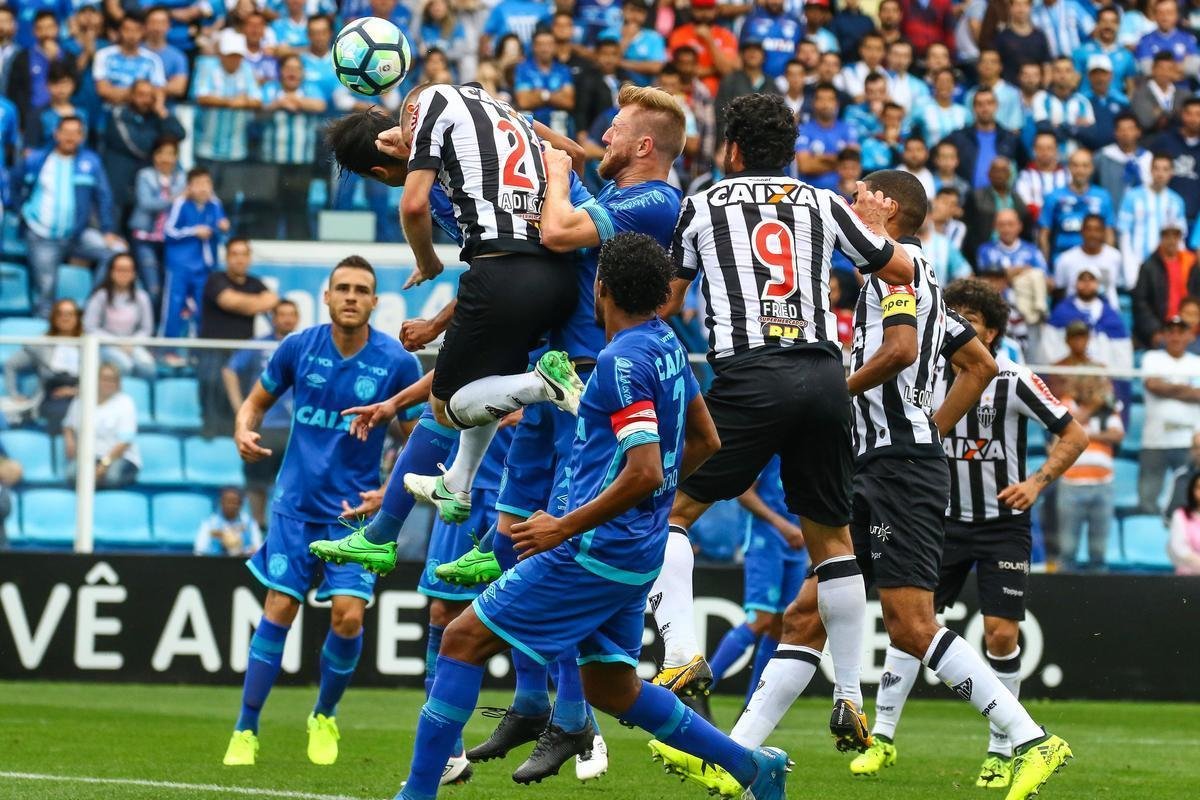 Imagens do empate entre Ava e Atltico, na Ressacada