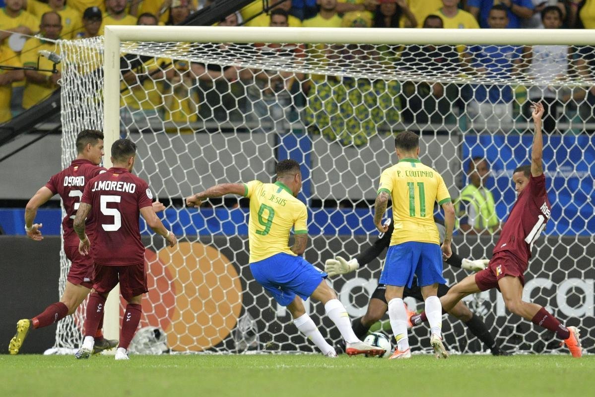 Brasil enfrentou a Venezuela na Arena Fonte Nova, pelo Grupo A da Copa Amrica