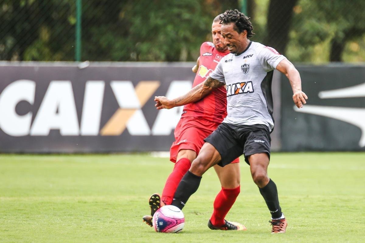 Imagens do jogo-treino do Atltico com o Guarani de Divinpolis