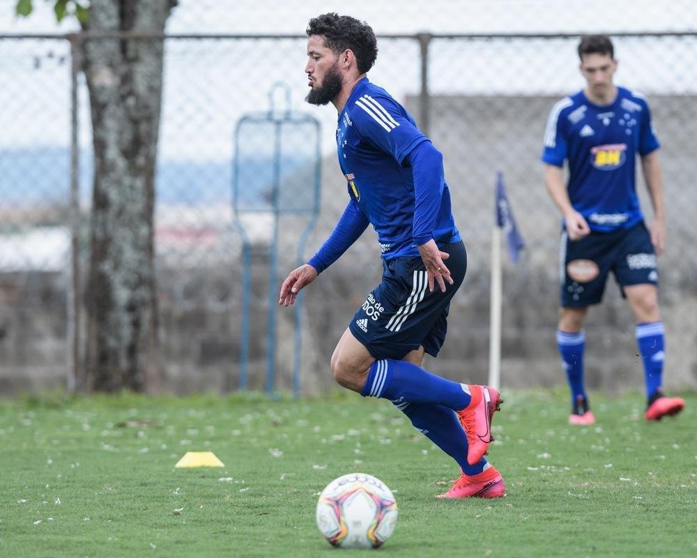 Fotos do primeiro treino de Rafael Sobis na volta ao Cruzeiro, nesta segunda