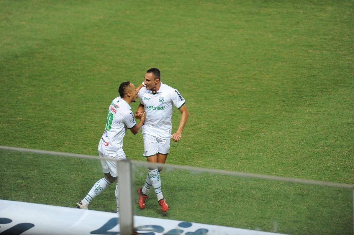 Fotos da vitria da Caldense sobre o Amrica, por 1 a 0, no Independncia, em Belo Horizonte, pela quarta rodada do Campeonato Mineiro de 2021. Atacante Amarildo marcou o nico gol da partida,